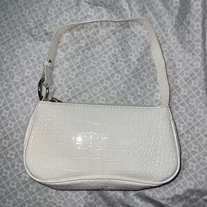 Elegant White Croc-Embossed Shoulder Bag